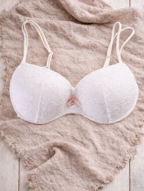 Victoria's Secret White Lace Padded Demi Push Up Bra Size 32D